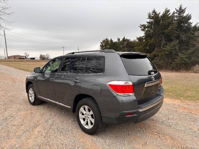 used 2013 Toyota Highlander car, priced at $12,750