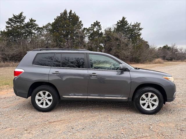 used 2013 Toyota Highlander car, priced at $12,750