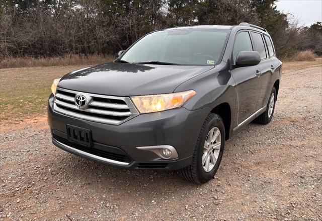 used 2013 Toyota Highlander car, priced at $12,750