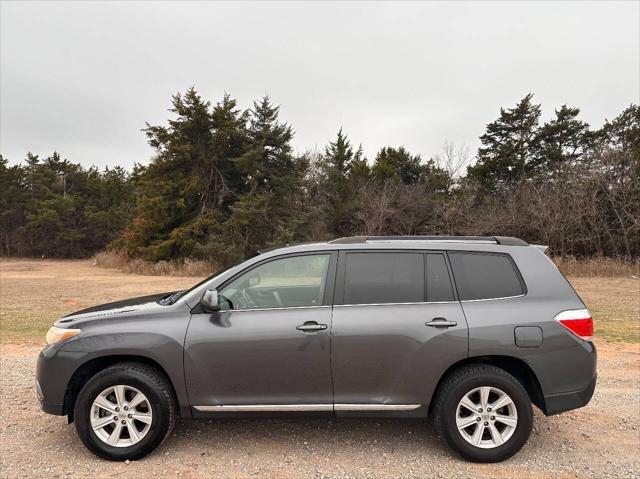 used 2013 Toyota Highlander car, priced at $12,750