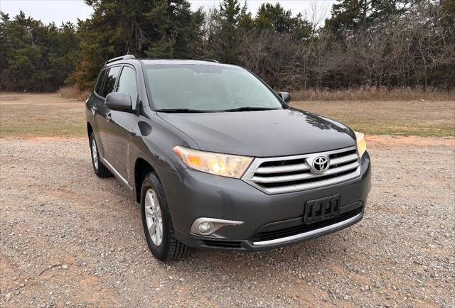 used 2013 Toyota Highlander car, priced at $12,750