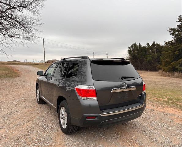 used 2013 Toyota Highlander car, priced at $12,750