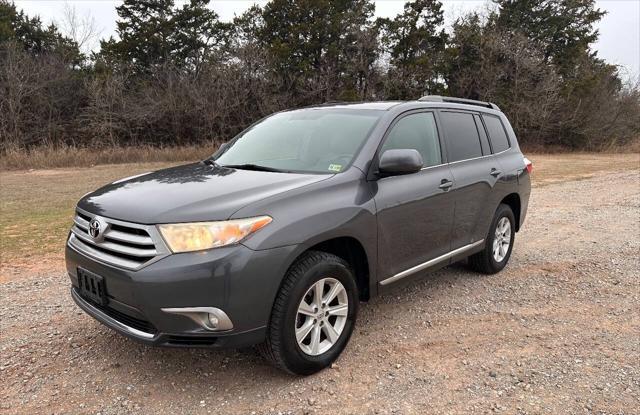 used 2013 Toyota Highlander car, priced at $12,750