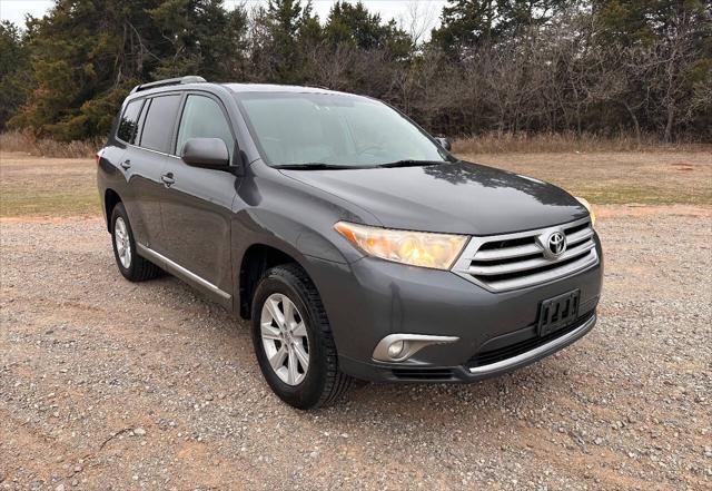 used 2013 Toyota Highlander car, priced at $12,750