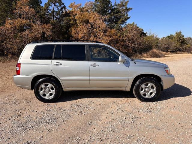 used 2004 Toyota Highlander car, priced at $6,750