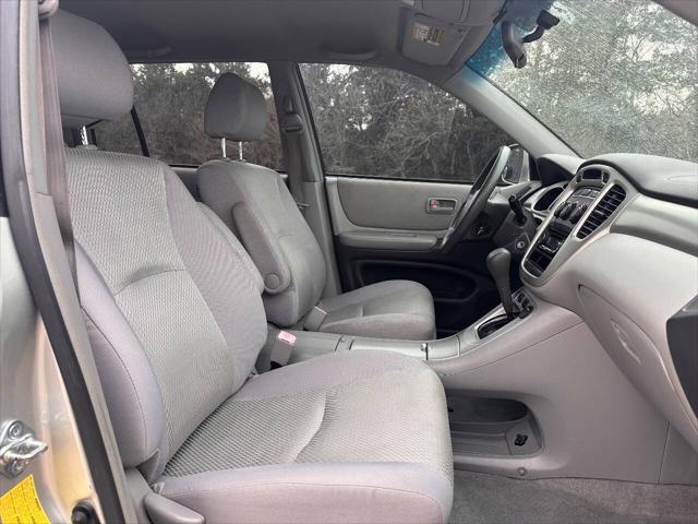 used 2007 Toyota Highlander car, priced at $9,875