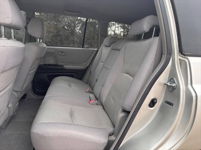 used 2007 Toyota Highlander car, priced at $9,875