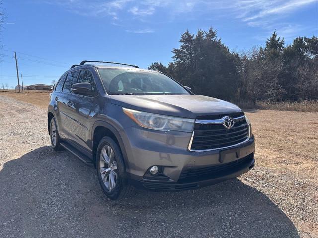 used 2015 Toyota Highlander car, priced at $15,650