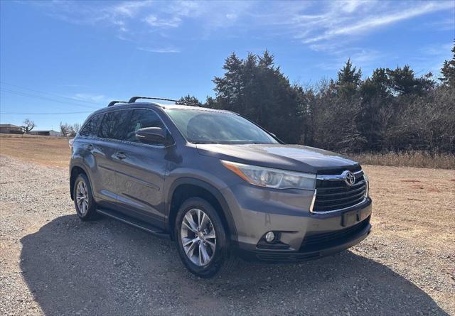 used 2015 Toyota Highlander car, priced at $15,250