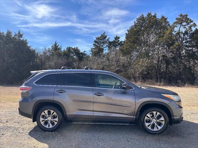 used 2015 Toyota Highlander car, priced at $15,650