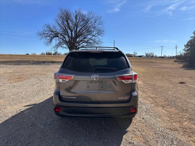 used 2015 Toyota Highlander car, priced at $15,650