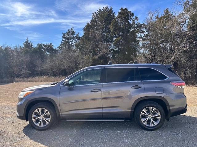 used 2015 Toyota Highlander car, priced at $15,250