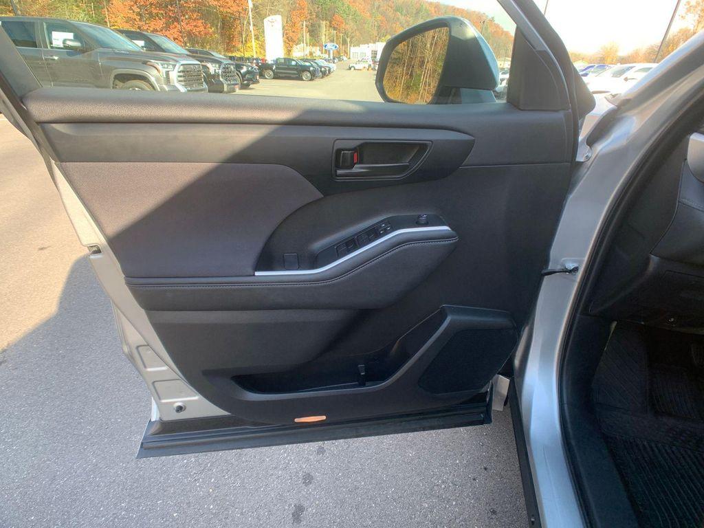 used 2023 Toyota Highlander car, priced at $30,998