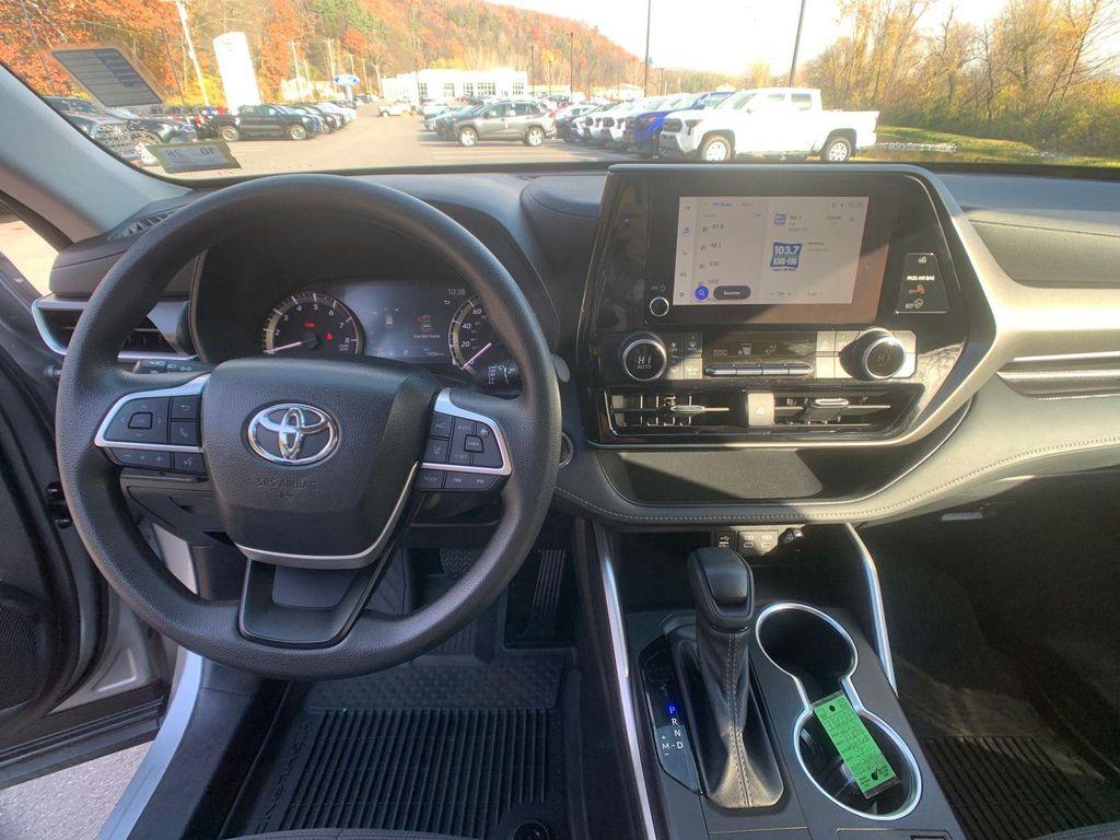 used 2023 Toyota Highlander car, priced at $30,998