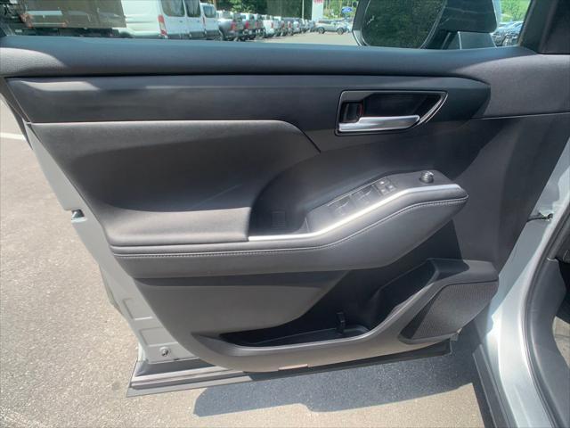 used 2023 Toyota Highlander car, priced at $39,998