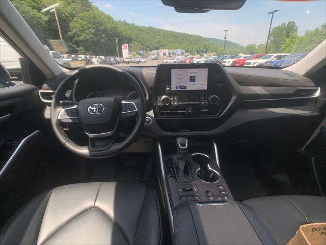 used 2023 Toyota Highlander car, priced at $39,998