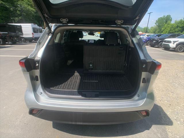 used 2023 Toyota Highlander car, priced at $39,998