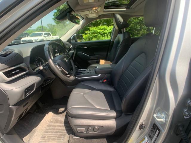 used 2023 Toyota Highlander car, priced at $39,998