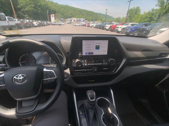 used 2023 Toyota Highlander car, priced at $39,998