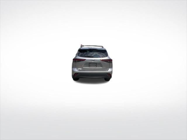 used 2022 Toyota Highlander car, priced at $36,998