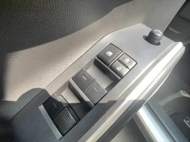 used 2022 Toyota Highlander car, priced at $36,498