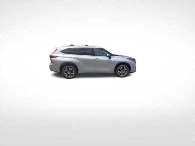 used 2022 Toyota Highlander car, priced at $36,998