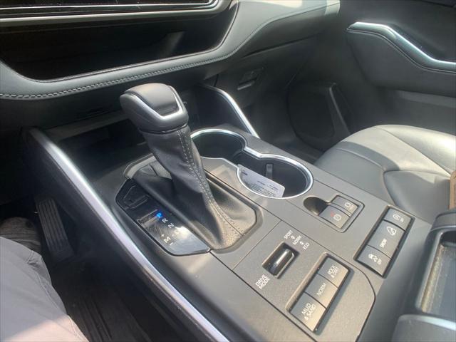 used 2022 Toyota Highlander car, priced at $36,998