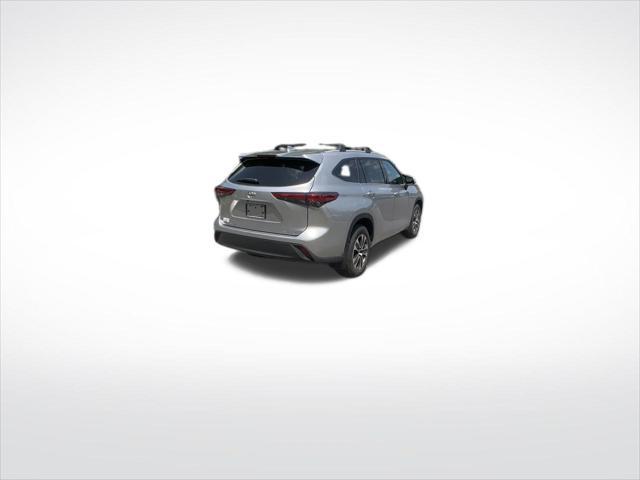 used 2022 Toyota Highlander car, priced at $36,998
