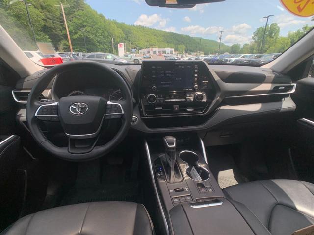used 2022 Toyota Highlander car, priced at $36,498