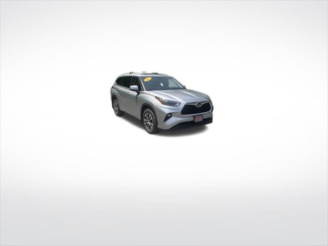 used 2022 Toyota Highlander car, priced at $36,998