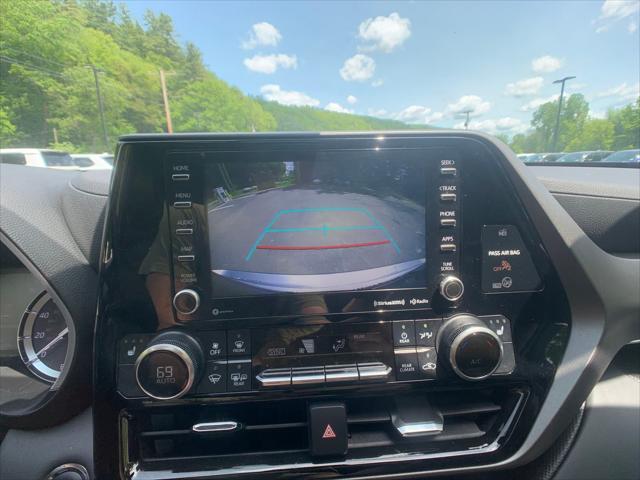 used 2022 Toyota Highlander car, priced at $36,998