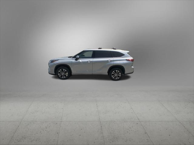 used 2022 Toyota Highlander car, priced at $36,498