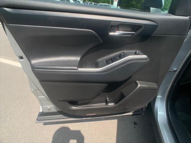 used 2022 Toyota Highlander car, priced at $36,498