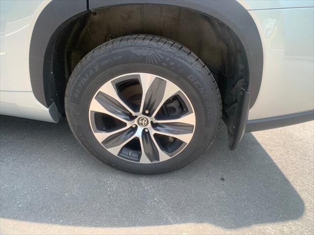 used 2022 Toyota Highlander car, priced at $36,998