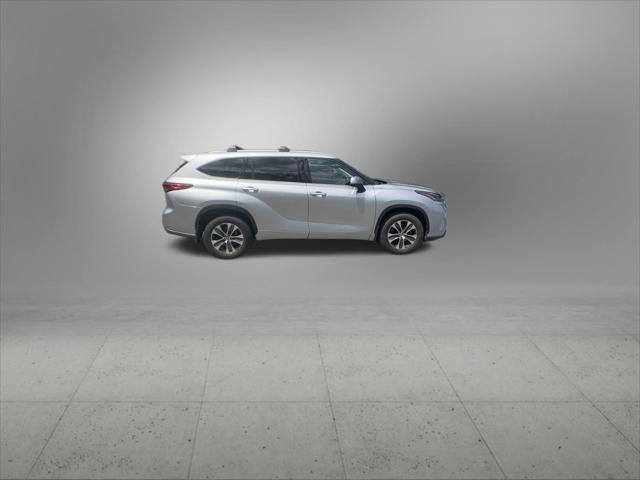 used 2022 Toyota Highlander car, priced at $36,498