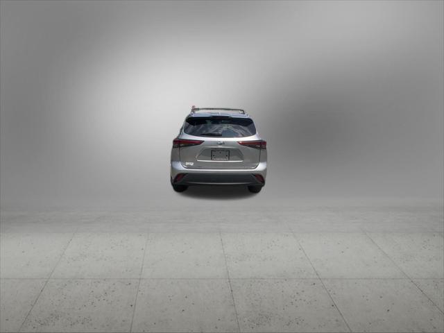used 2022 Toyota Highlander car, priced at $36,498