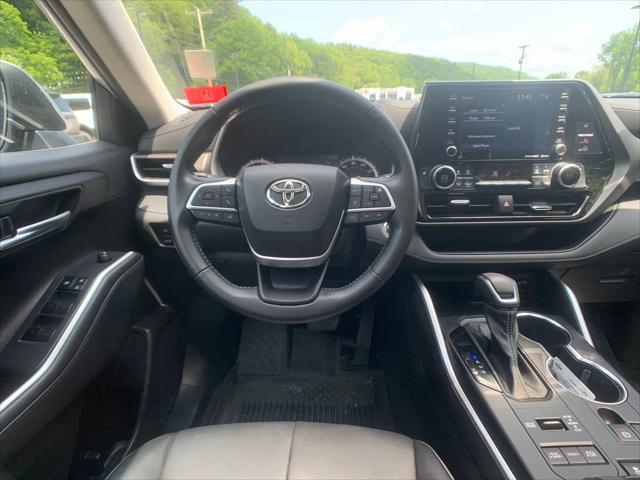 used 2022 Toyota Highlander car, priced at $36,498