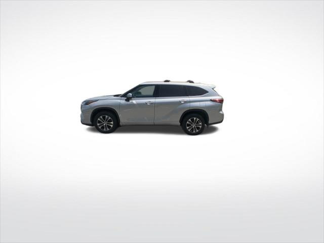 used 2022 Toyota Highlander car, priced at $36,998