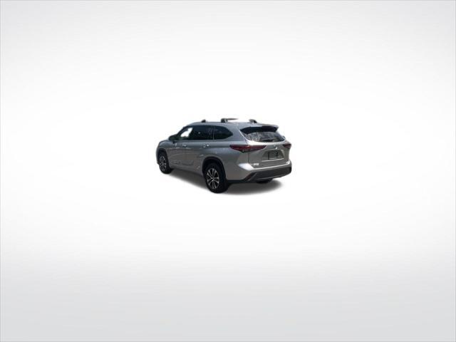 used 2022 Toyota Highlander car, priced at $36,998