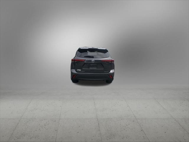 used 2023 Toyota Highlander car, priced at $39,998