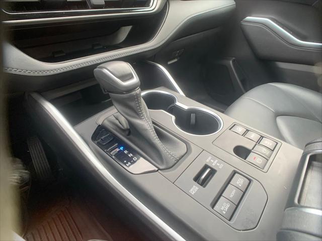 used 2023 Toyota Highlander car, priced at $39,998