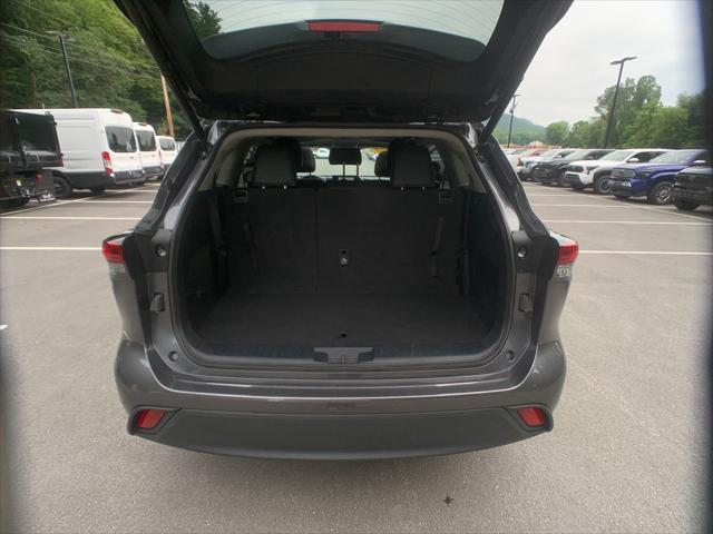 used 2023 Toyota Highlander car, priced at $39,998