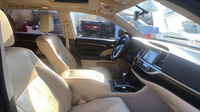 used 2014 Toyota Highlander car, priced at $21,898