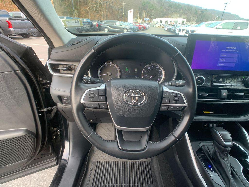 used 2023 Toyota Highlander car, priced at $36,998