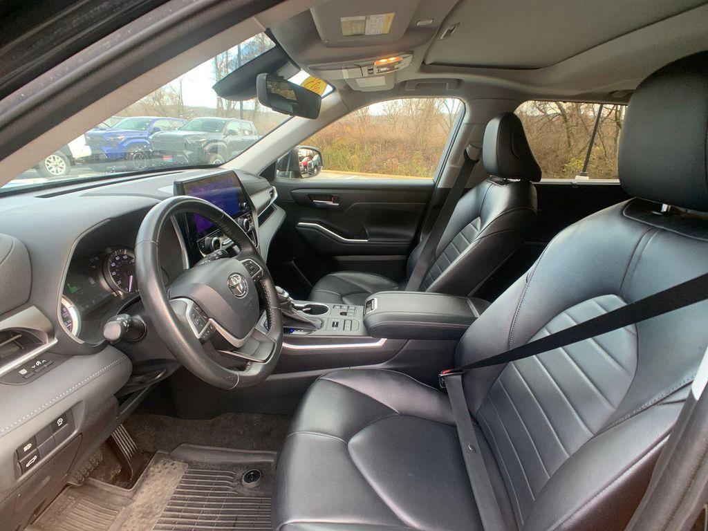 used 2023 Toyota Highlander car, priced at $36,998