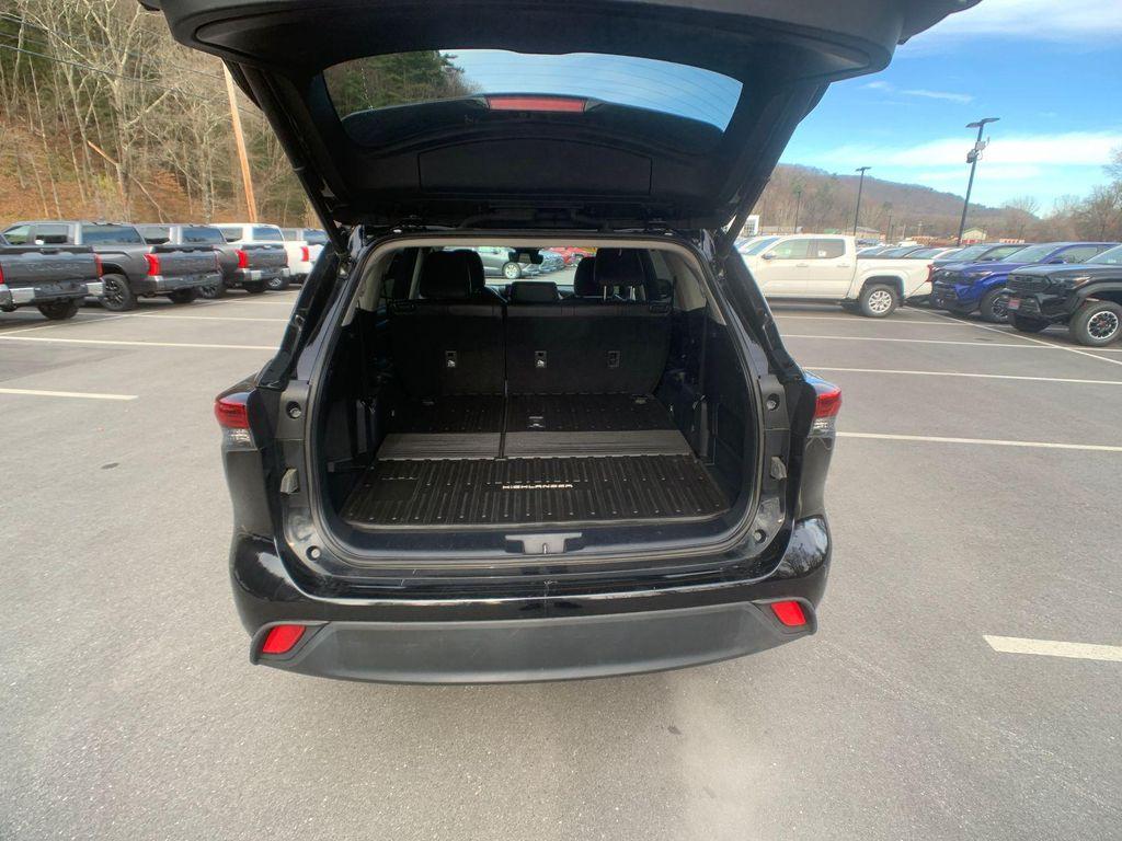 used 2023 Toyota Highlander car, priced at $36,998