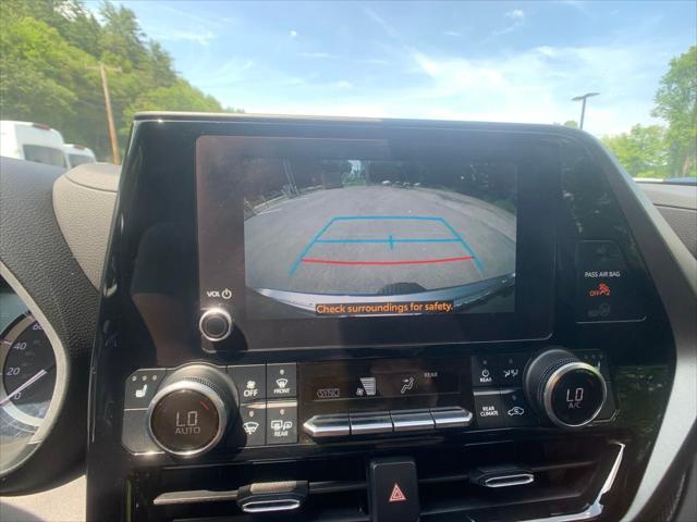 used 2023 Toyota Highlander car, priced at $37,898