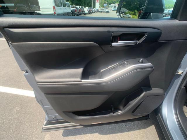 used 2023 Toyota Highlander car, priced at $37,898