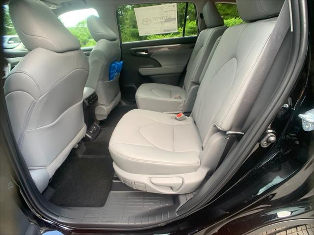 new 2025 Toyota Highlander car, priced at $51,119