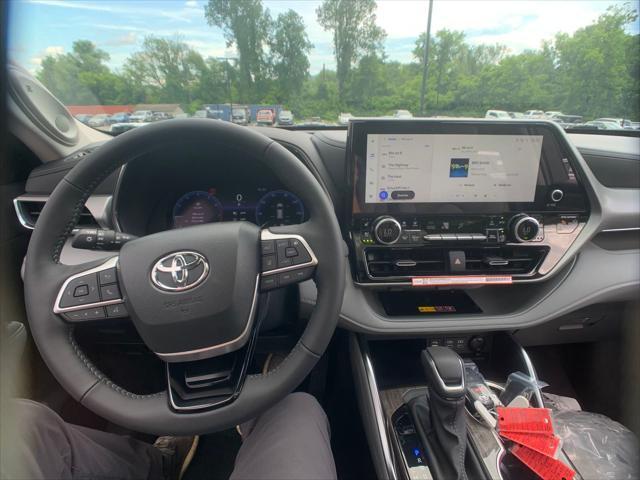 new 2025 Toyota Highlander car, priced at $51,119